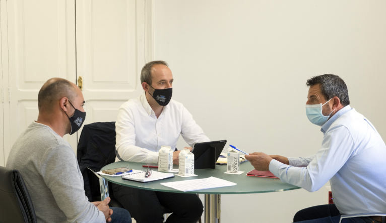 El diputat de Desenvolupament Rural, Ramiro Rivera, es reunix amb l'alcalde de Segart