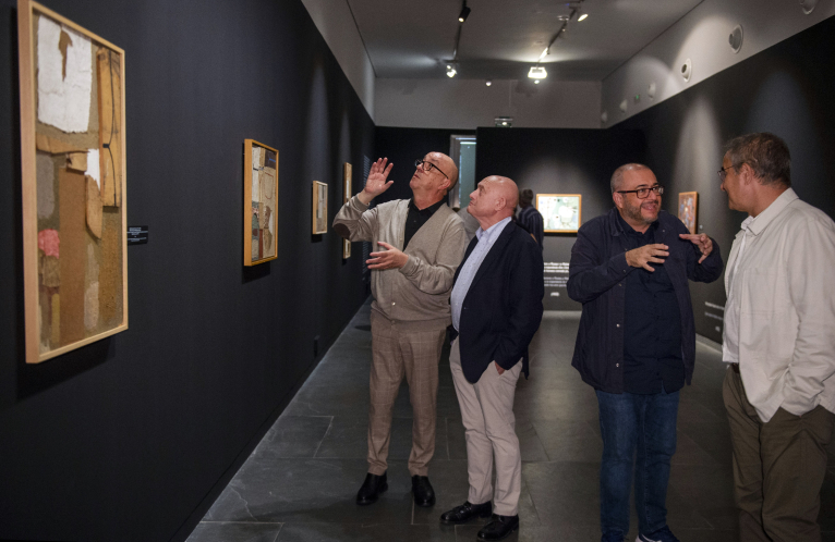 El MuVIM muestra una retrospectiva de la obra de Manolo Millares y su “búsqueda de la dimensión perdida” 