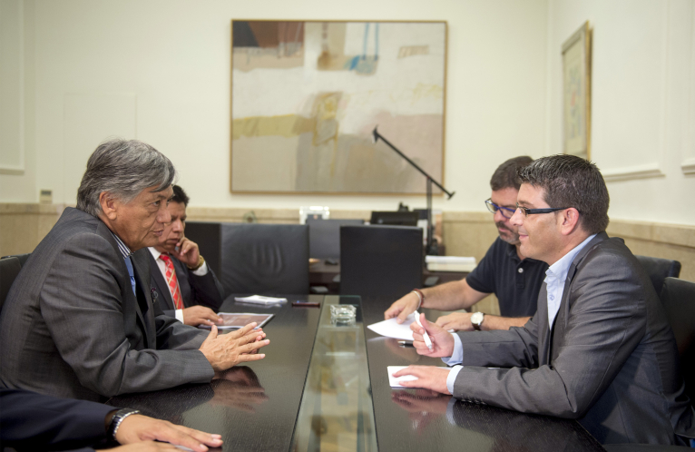 Jorge Rodríguez recibe al embajador de Ecuador en España