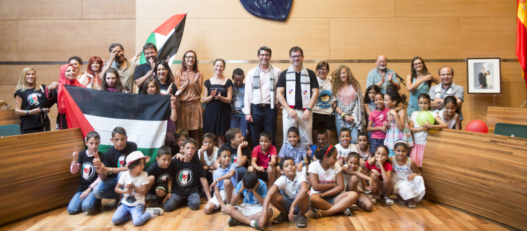 La Diputación subvenciona la estancia en Valencia de dos familias palestinas y 25 niños saharauis durante el verano