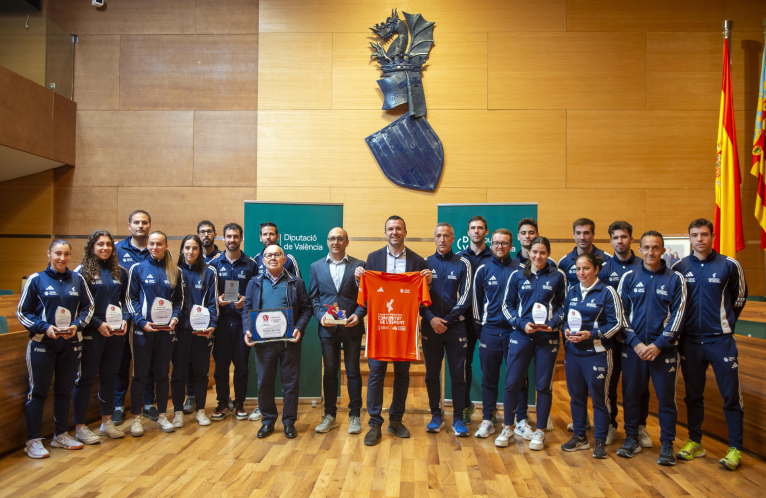 Vicent Mompó recibe en la Diputación a la Selecció Valenciana de Pilota tras proclamarse campeona de Europa 