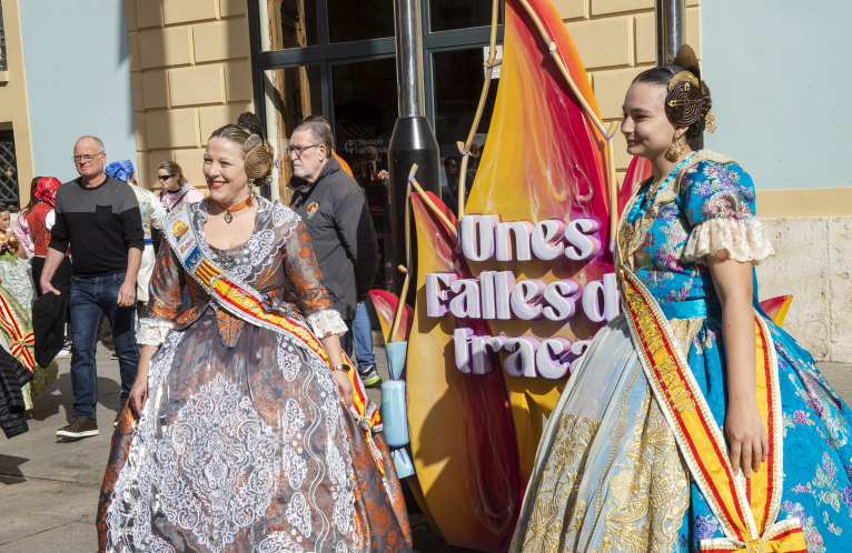 FOTOGALERÍA: Recepción a las comisiones falleras