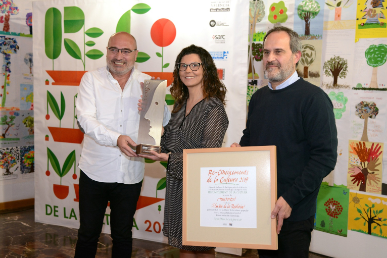 El diputado de Cultura, Xavier Rius, entrega el ‘Reconeixement de la Cultura 2019’ al Museu de la Rajoleria de Paiporta
