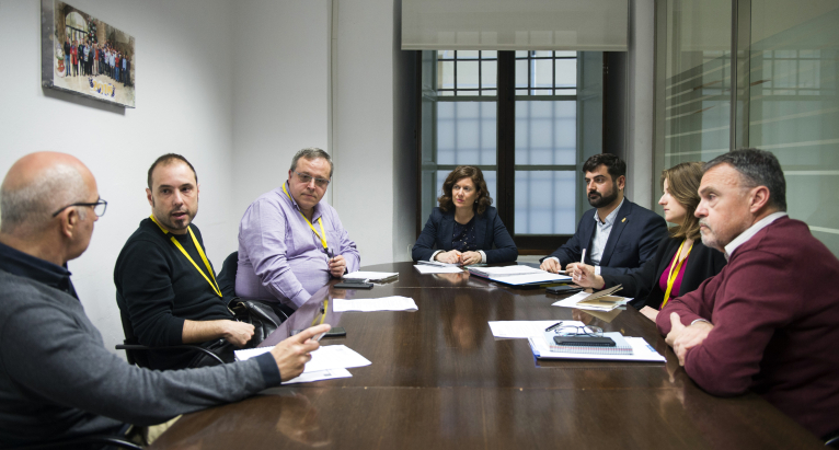 La diputada de Modernització, Mentxu Balaguer, es reuneix amb l'ajuntament d'Oliva