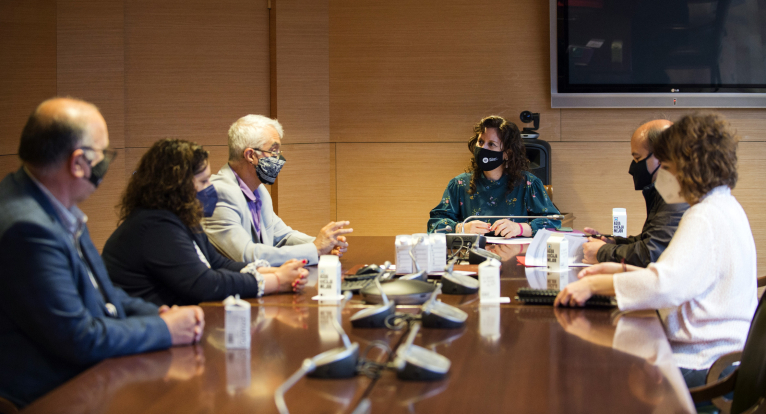 La diputada Mentxu Balaguer se reúne con Cruz Roja