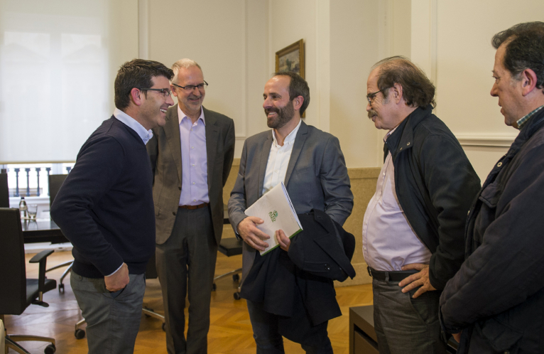 La Diputació s'interessa per un projecte de l'Alt Túria per a transformar la biomassa forestal i crear treball en la zona