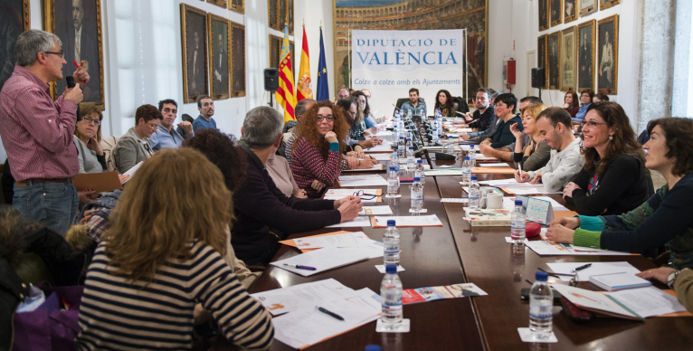 S'ha celebrat la reunió anual de personal tècnic lingüístic local en la Sala de Reines de la Diputació de València