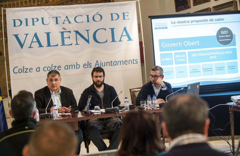 El Servicio de Gobierno Abierto y Transparencia  explica a los empleados de la Diputación el Plan Estratégico Go! Dival