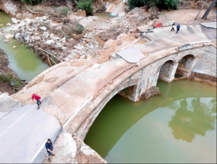 Continuan las obras de emergencia de reconstrucción la estructura de la CV-427 sobre el rio Buñol