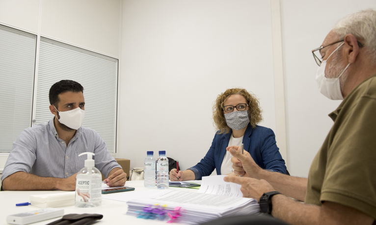 Pilar Sarrión se reúne con los responsables de Sagunto, Benifaió, Chiva, Puçol y L’Eliana para solucionar inversiones pendientes en centros escolares 