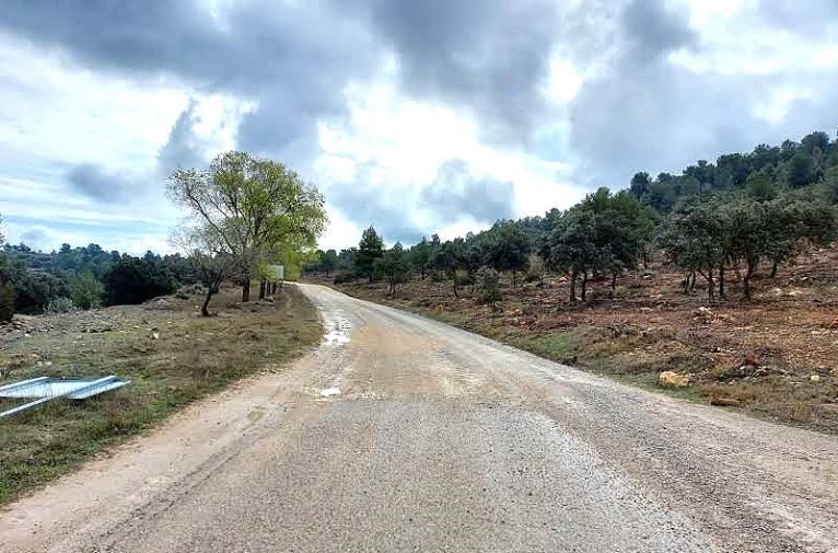 La Diputació de València mejorará 25 kilómetros de caminos de interés territorial en la plana Utiel-Requena y la Serranía