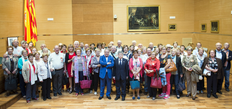 Más de un centenar de mayores de Cheste y L’Alcúdia de Crespins visitan la sede de la Diputación