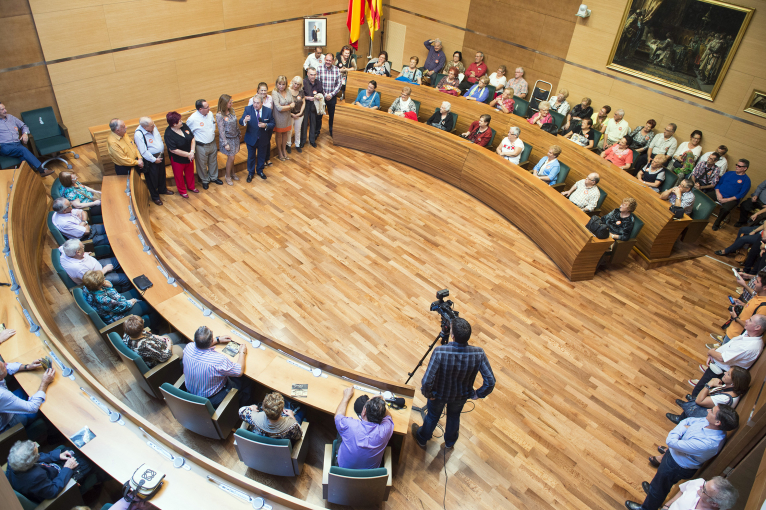 Los mayores de Manises y la Mancomunidad Barrio del Cristo visitan la sede de la Diputación