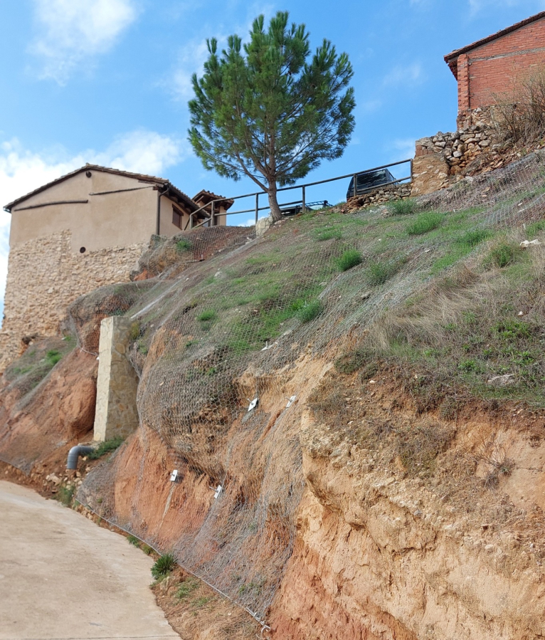 La Diputació assegura el talús del carrer Aragón a Casas Bajas
