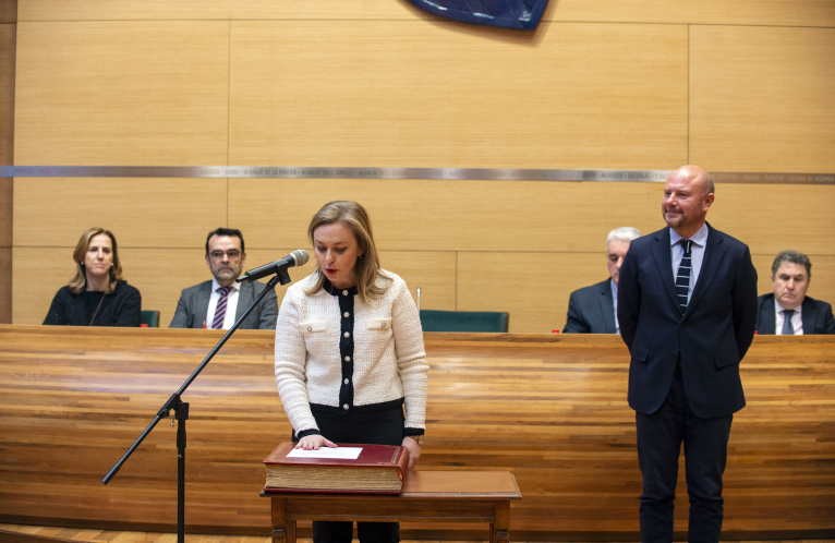 Natalia Enguix, de La Vall ens Uneix, pren possessió com a nova diputada de la Diputació de València