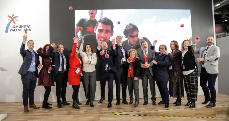 Buñol presenta en Fitur la nueva imagen de la Tomatina y anima a toda la provincia a aprovechar su tirón