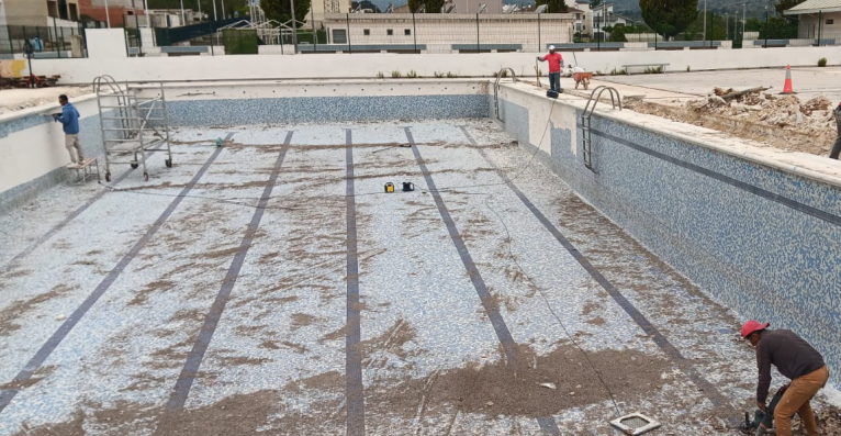 La Diputació finança la reforma integral de la piscina del poliesportiu de Vallada