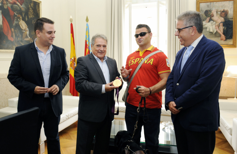 Alfonso Rus recibe a David Casinos