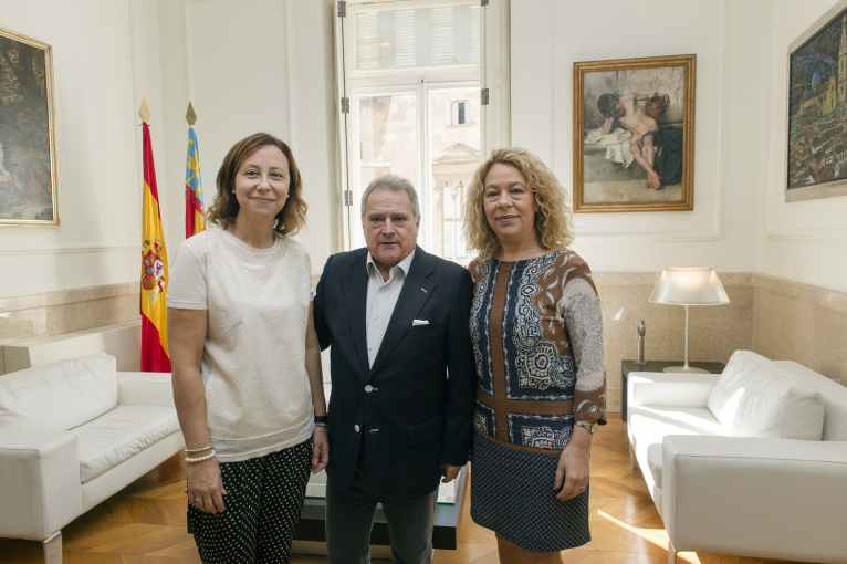La alcaldesa de Paterna se presenta a Rus