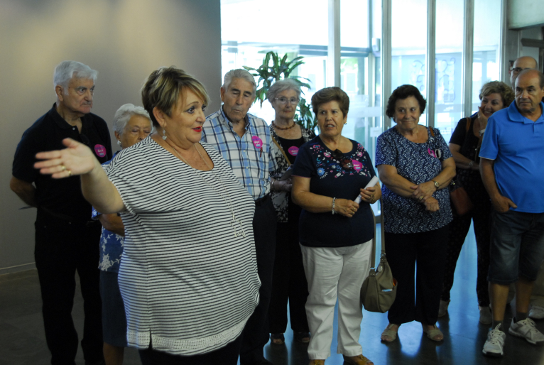 Medio centenar de vecinas y vecinos de L’Eliana descubren el patrimonio de la Diputación de Valencia