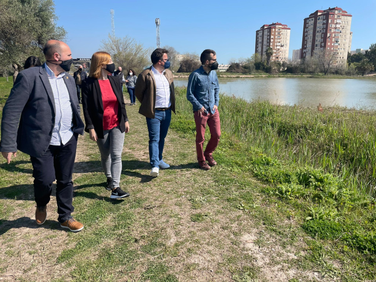 La diputada de Movilidad Sostenible, Dolors Gimeno, visita la marjal de Massamagrell 