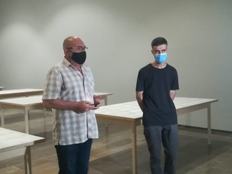 Manu Blázquez, premio Alfons Roig, explora en el Centre del Carme el algoritmo de la pintura
