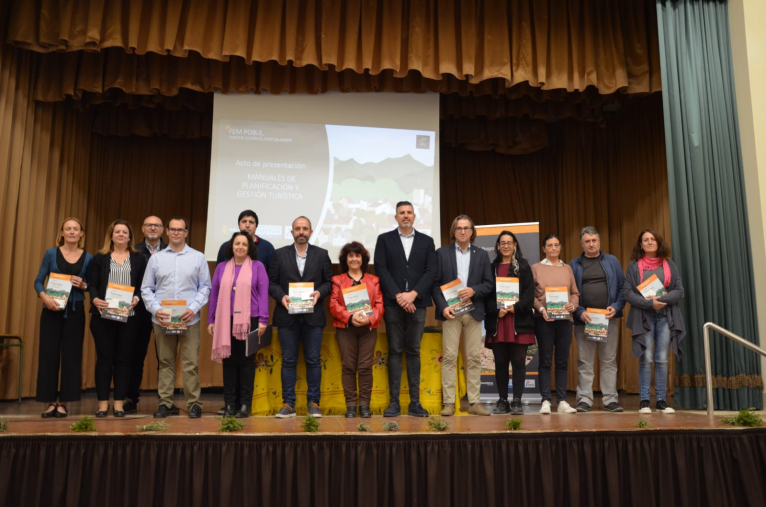 La Diputació entrega manuales personalizados de gestión turística contra el despoblamiento a 42 municipios 