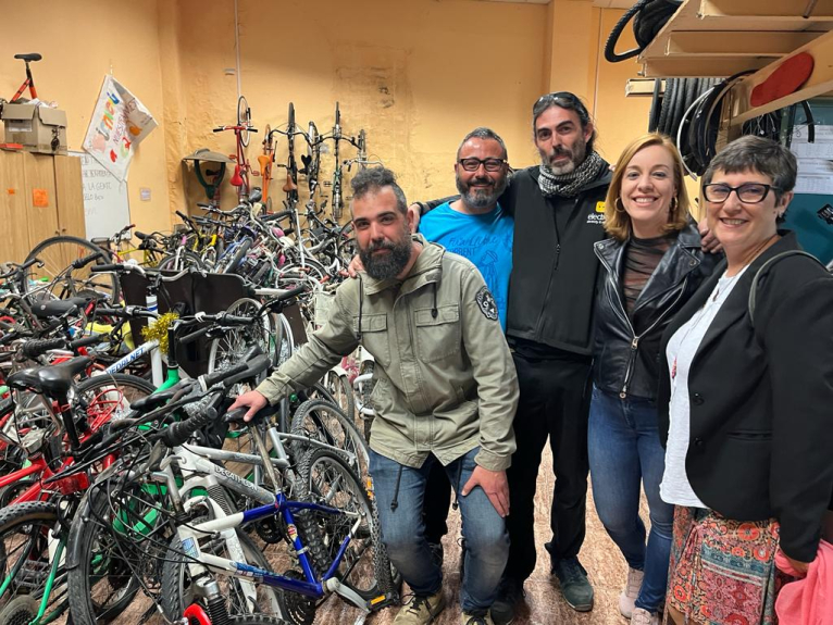 La Diputació de València dona suport al col·lectiu Soterranya que recupera bicicletes per a entitats solidàries