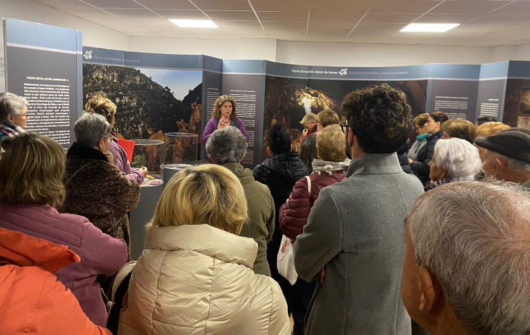‘Dones en la Prehistòria’ arriba a Zarra després d'haver superat els 150.000 visitants