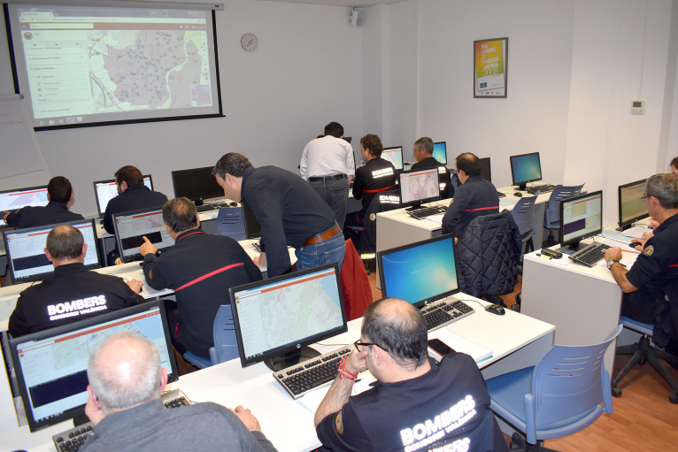 Bomberos del Consorcio se forman en el funcionamiento del servidor cartográfico puesto en marcha por Divalterra