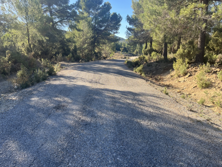 La Diputación invierte un millón de euros en la mejora del camino que une Higueruelas y Andilla a través de la Pobleta