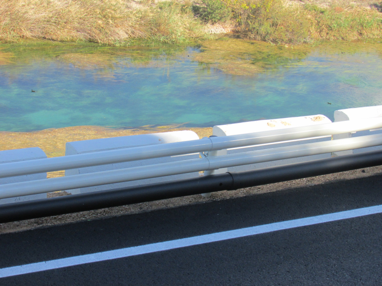 Cuatro nuevas carreteras tendrán barreras de seguridad tubulares que absorben golpes