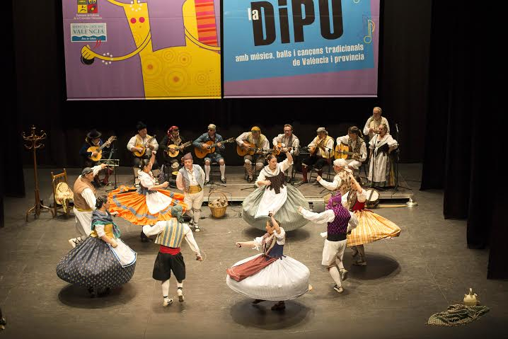 El Grup de Danses d’Ontinyent y“La Xicalla” de Catarroja  pasan a la final del “Sona la dipu amb música, balls i cançons tradicionals" 