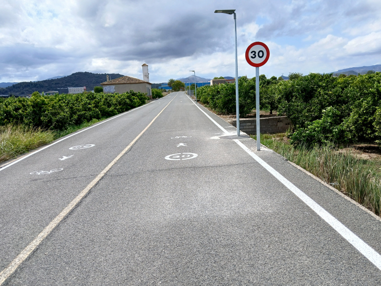 Obri al trànsit la via ciclopeatonal de la Diputació que connecta Piles i l'Alqueria de la Comtessa