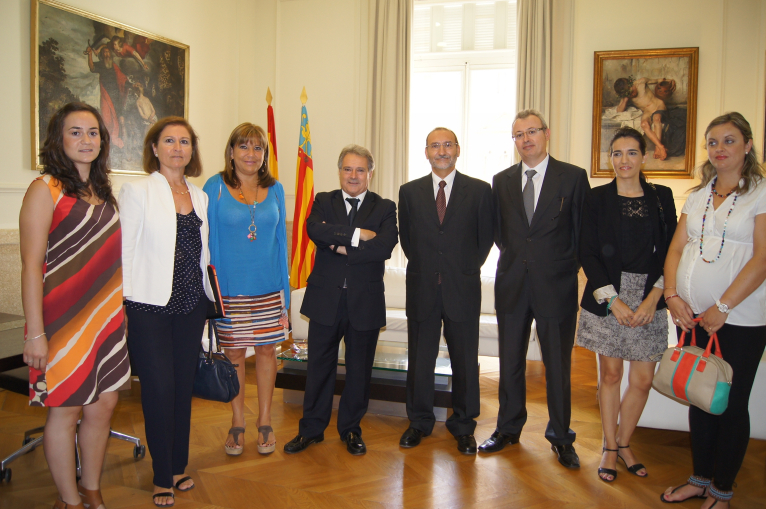 La Diputación de Valencia y Consum distribuyen alimentos a las familias más necesitadas 