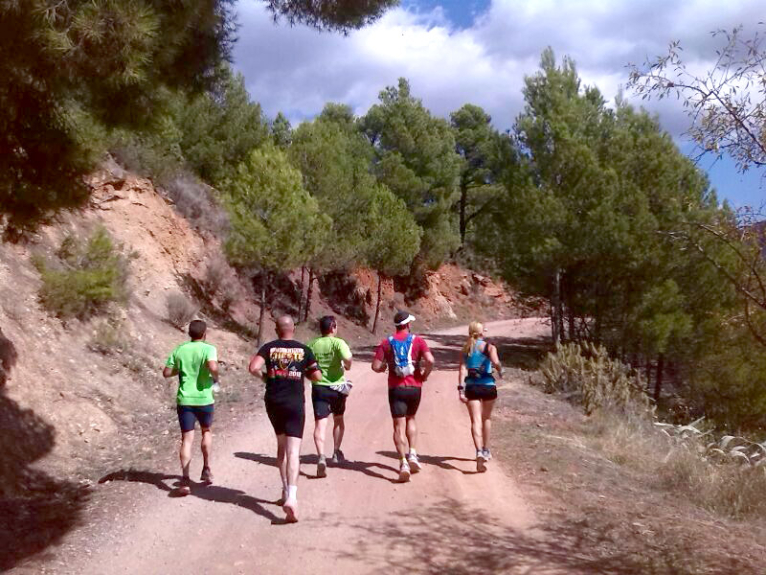 Un grupo de enfermos se une hoy a Víctor Cerdá en la llegada del Camino Solidario a Xàtiva