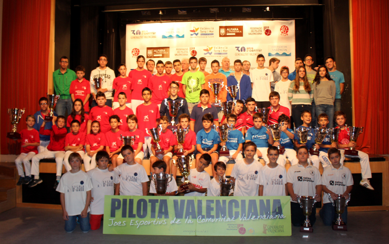 Las escuelas de pelota recogen los trofeos de los Juegos Deportivos de la CV