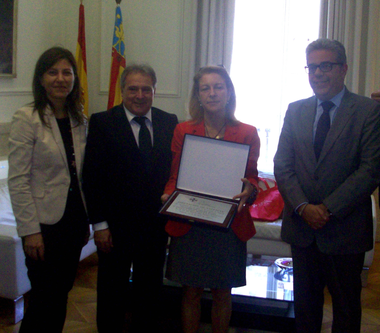 El CEU San Pablo concede una placa a la Diputación por su labor en la provincia