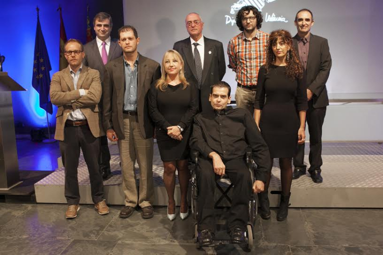 Puchalt destaca el oficio de escritor y el compromiso literario de la IAM en la entrega los Valencia