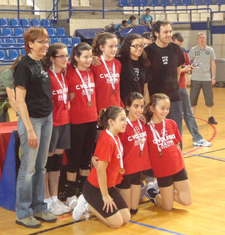 Dominicas de Xàtiva consigue dos bronces en voleibol alevín de los Juegos Deportivos de la Comunidad Valenciana