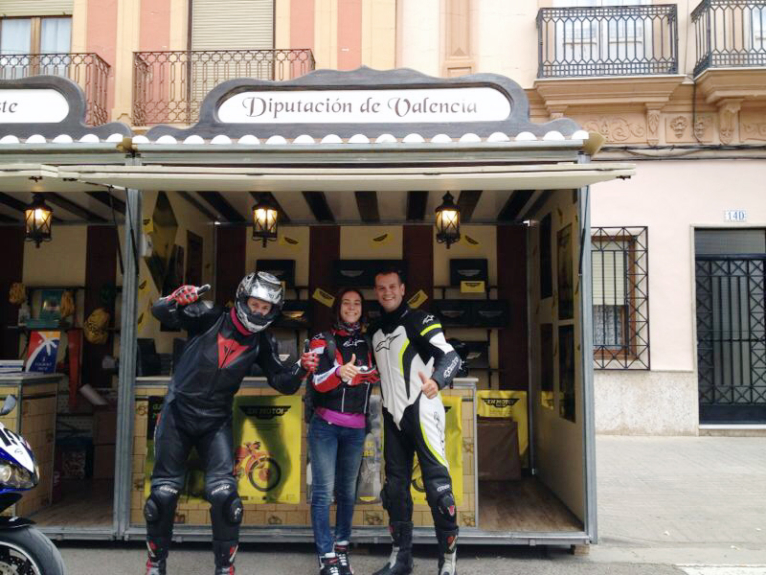 El catálogo de “En moto!” ya se vende en Cheste y en la feria “Dos ruedas”