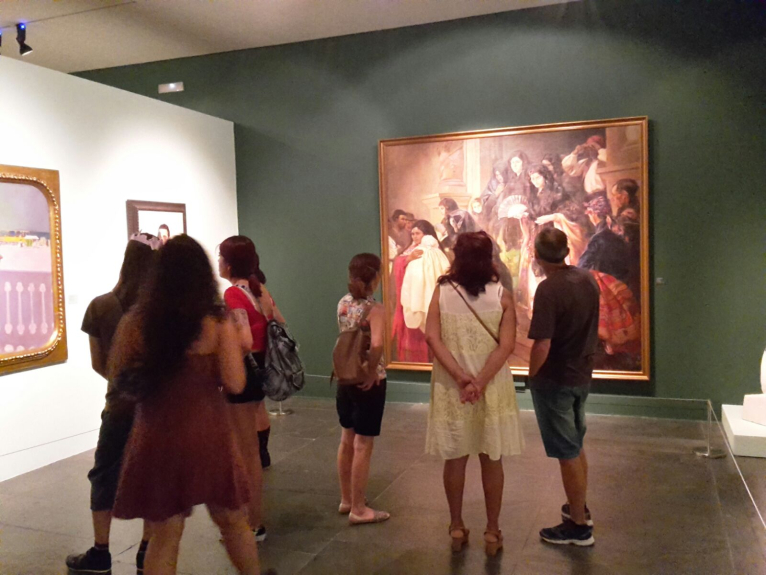   Más de 1.200 personas visitan el MuVIM en la Gran Noche de Julio