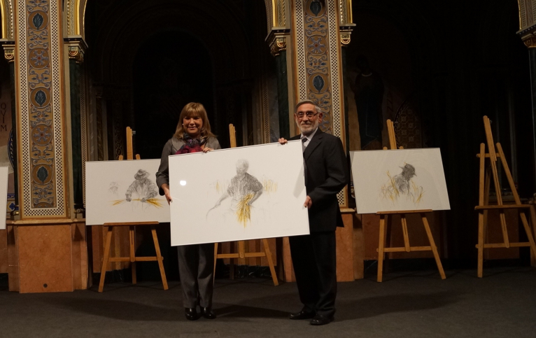     Mora entrega a la Familia Santaeulalia el premio por su promoción a la cultura valenciana