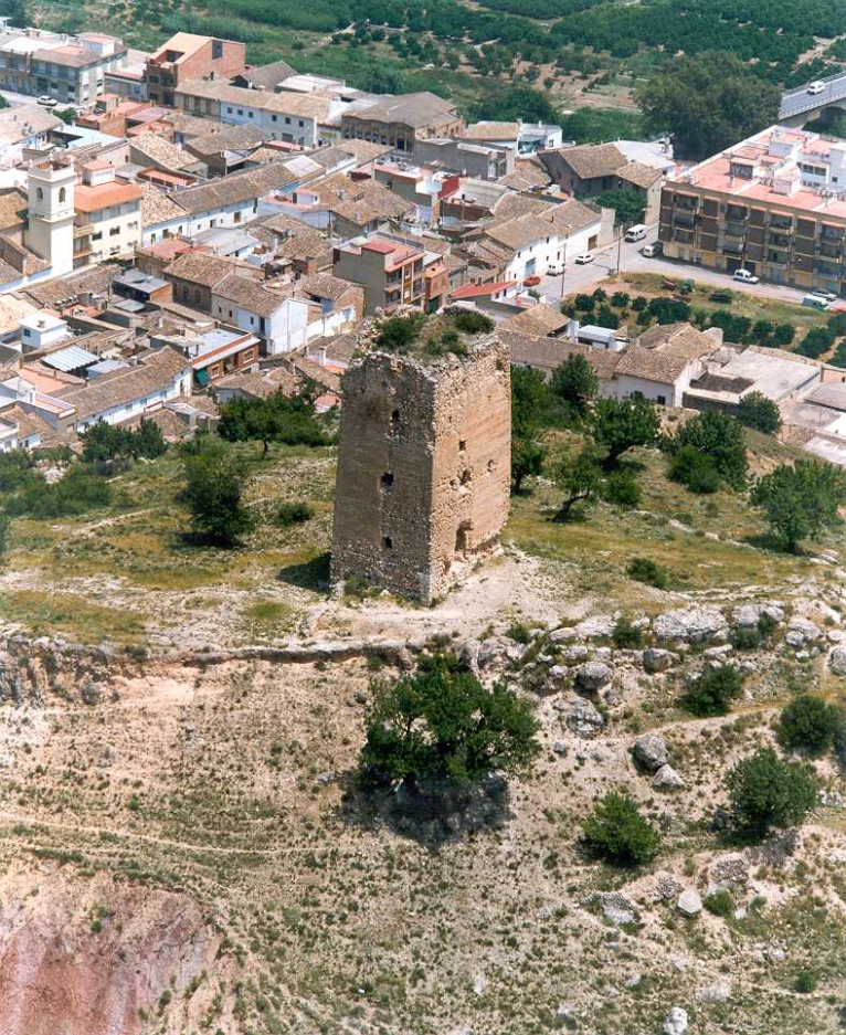 Montroy restaura la torre castillo del  XII