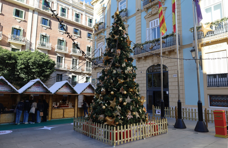 La Diputació de València celebra les festes amb la Plaça del Nadal i el Mercat Màgic dels Reis Mags d'Orient