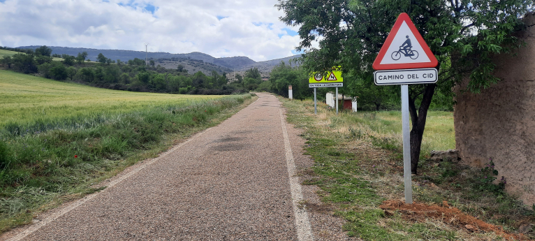 El Consorcio Camino del Cid instala en Ontinyent y Xàtiva nuevas señales de aviso de paso de ciclistas