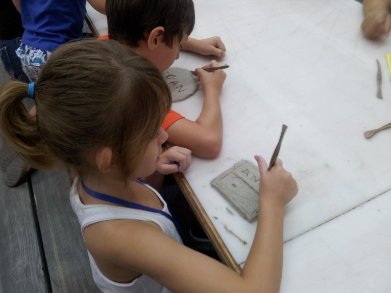 Epigrafia per a xiquets en la Beneficència