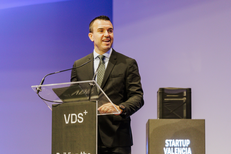 Vicent Mompó trasllada el suport de la Diputació a les empreses emergents a València Digital Summit