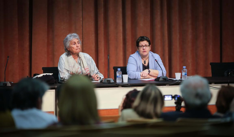 La feminista Wassyla Tamzali cuestiona el uso del burka en una conferencia con motivo del 8 de marzo